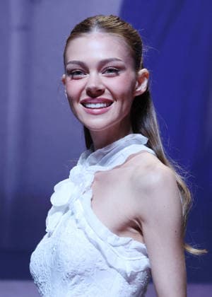 Nicola Peltz Beckham Faye Dunaway receives the Deauville Icon Award at the 52nd Deauville American Film Festival on September 8, 2026 Denis Guignebourg Bestimage Faye Dunaway receives the Deauville Icon Award at the 52nd Deauville American Film Festival on September 8, 2026, Deauville, United States  Copyright: xDenisxGuignebourgx xBestimagexDenisxGuignebourgx xBestimagex