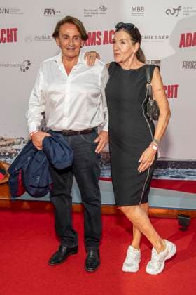 ABB ADAMSACHT: Katy Karrenbauer, accompanied by a male guest, walks the red carpet at the Berlin premiere of the movie *Adams Acht* at the Zoo Palast theater on September 8, 2026, in Berlin, Germany