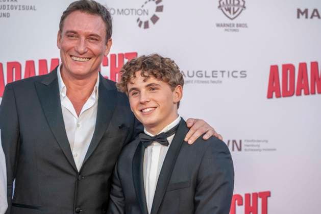 ABB ADAMSACHT: Vito Wiesner and Oliver Masucci, father and son, appear on the red carpet at the Berlin premiere of the feature film *Adams Acht* at the Zoo Palast movie theater on September 8, 2026, in Berlin, Germany.