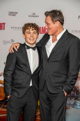 ABB ADAMSACHT: Vito Wiesner and Oliver Masucci, father and son, appear on the red carpet at the Berlin premiere of the feature film *Adams Acht* at the Zoo Palast movie theater on September 8, 2026, in Berlin, Berlin, Germany