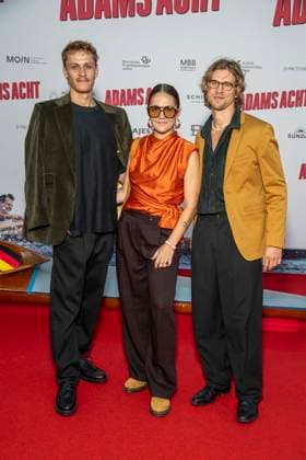 ABB ADAMSACHT: Lukas Sinzinger, Hanna Zelmanovics, and Jakob Schmoelzer on the red carpet at the Berlin premiere of the feature film *Adams Acht* at the Zoo Palast movie theater on September 8, 2026, in Berlin, Germany