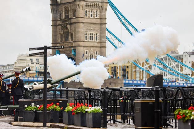 Gun salute to mark fourth anniversary of the accession to the throne of King Charles in London - 08 Sep 2026 The Honourable Artillery Company fires a 62-gun salute at the Tower of London in London, marking the fourth anniversary of the accession to the throne of His Majesty King Charles III. London United Kingdom Copyright: xDinendraxHariax xSOPAxImagesx S0809_Accession_Day_DHARIA_049