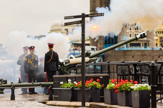 Gun salute to mark fourth anniversary of the accession to the throne of King Charles in London - 08 Sep 2026 The Honourable Artillery Company fires a 62-gun salute at the Tower of London in London, marking the fourth anniversary of the accession to the throne of His Majesty King Charles III. London United Kingdom Copyright: xDinendraxHariax xSOPAxImagesx S0809_Accession_Day_DHARIA_050
