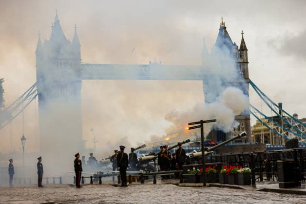 Gun salute to mark fourth anniversary of the accession to the throne of King Charles in London - 08 Sep 2026 The Honourable Artillery Company fires a 62-gun salute at the Tower of London in London, marking the fourth anniversary of the accession to the throne of His Majesty King Charles III. London United Kingdom Copyright: xDinendraxHariax xSOPAxImagesx S0809_Accession_Day_DHARIA_064