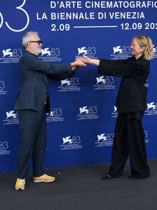 IPA88311900 - Venice, 83rd Venice International Film Festival 2026 - Day 8 - Photocall for *Un Bon Petit Soldat* - Pictured: Jasmine Trinca, StÃ phane BrizÃ , Alba Rohrwacher  Copyright: xAlbertoxTerenghix xPoolxPhotoxEventsx08x IPA88311900
