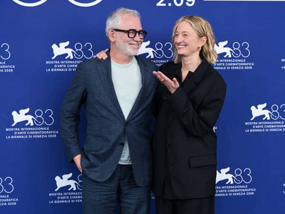 IPA88311910 - Venice, 83rd Venice International Film Festival 2026 - Day 8 - Photocall for *Un Bon Petit Soldat* - Pictured: Jasmine Trinca, StÃ phane BrizÃ , Alba Rohrwacher  Copyright: xAlbertoxTerenghix xPoolxPhotoxEventsx08x IPA88311910