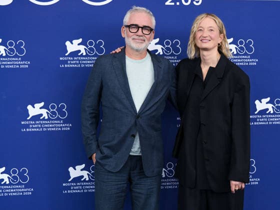 IPA88311913 - Venice, 83rd Venice International Film Festival 2026 - Day 8 - Photocall for *Un Bon Petit Soldat* - Pictured: Jasmine Trinca, StÃ phane BrizÃ , Alba Rohrwacher  Copyright: xAlbertoxTerenghix xPoolxPhotoxEventsx08x IPA88311913