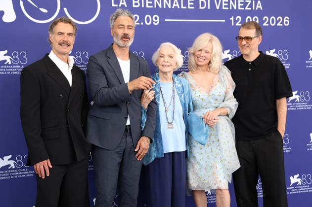 Murray Bartlett, Taika Waititi, Ellen Burstyn, Pamela Anderson and Kornel Mundruczo at the photo call for the film *Place to Be* at the 2026 Venice Biennale—the 83rd Venice International Film Festival—at the Palazzo del Casino in Venice, September 9, 2026 Foto:xD.xBedrosianx xFuturexImagex place_6996