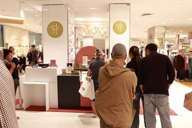 Opening of the Céline Dion Pop-Up Store at Galeries Lafayette in Paris, in conjunction with her concert series at the Plénitude Arena on September 9, 2026. From September 3 to October 5, 2026, fans will be able to find all kinds of merchandise, such as Maje T-shirts, exclusive collaborations with Pierre Hermé Paris, gloves, shopping bags. Visitors to the pop-up will have the opportunity to scan a QR code for a chance to win one of four pairs of tickets up for grabs for Céline Dion’s concerts. Christophe Aubert Bestimage A pop-up store dedicated to Céline Dion is opening at Galeries Lafayette in Paris on September 9, 2026, to coincide with her concert series at the Plénitude Arena. From September 3 to October 5, 2026, fans will be able to f Copyright: xChristophexAubertx xBestimagexChristophexAubertx xBestimagex