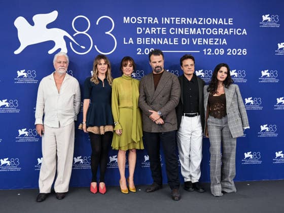 IPA88314704 - Venice, 83rd Venice International Film Festival 2026 - Day 8 - Photocall for *Il Fuoco che ti porti dentro* - Pictured: Tommaso Ragno, Elena Radonicich, Vanessa Scalera, Director Edoardo De Angelis, Lino Musella, and Ivana Lotito  Copyright: xAlbertoxTerenghix xPoolxPhotoxEventsx08x IPA88314704