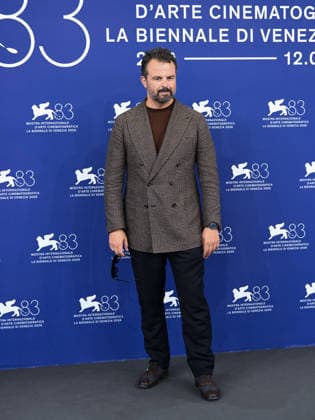 IPA88314706 - Venice, 83rd Venice International Film Festival 2026 - Day 8 - Photocall for *Il Fuoco che ti porti dentro* - Pictured: Edoardo De Angelis  Copyright: xAlbertoxTerenghix xPoolxPhotoxEventsx08x IPA88314706