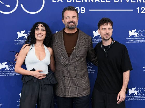 IPA88314724 - Venice, 83rd Venice International Film Festival 2026 - Day 8 - Photocall for *Il Fuoco che ti porti dentro* - Pictured: Edoardo De Angelis, La Nina, Alfredo Maddaluno  Copyright: xAlbertoxTerenghix xPoolxPhotoxEventsx08x IPA88314724