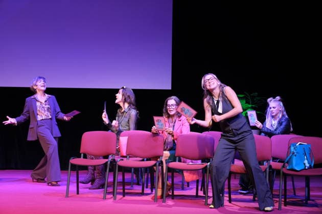 Antje Rietz, Jasper Middendorf, Angela Roy, Linda Hesse, and Julia Lindholm at the photo shoot for the comedy *Männerbeschaffungsmaßnahmen* at the Winterhuder Fährhaus theater in Hamburg. In a seminar together, four women rediscover their hopes and feelings. A musical play featuring many hits and evergreens, The premiere is on September 11, 2026, in Hambu