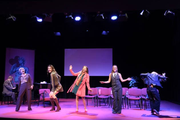 Markus Schell, Antje Rietz, Jasper Middendorf, Angela Roy, Linda Hesse, and Julia Lindholm at the photo shoot for the comedy *Männerbeschaffungsmaßnahmen* at the Winterhuder Fährhaus theater in Hamburg. In a seminar, four women rediscover their hopes and feelings—a musical play packed with hits and evergreens. The premiere is on September 1