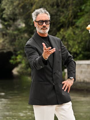 IPA88317195 - Venice, 83rd Venice International Film Festival 2026 - Day 8. Arrivals at the Hotel Excelsior pier. Pictured: Taika Waititi  Copyright: xManuelexMangiarottix xPoolxPhotoxEventsx08x IPA88317195