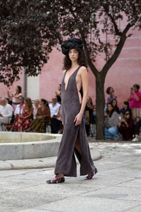 María Lafuente- OMODA Fashion Week Madrid, Spain - 09 Sep 2026 A model parades with María Lafuente design during the OMODA Fashion Week Madrid at Jardines Sabatini Madrid. Madrid Spain Copyright: xAtilanoxGarciax xSOPAxImagesx PHOTO06623