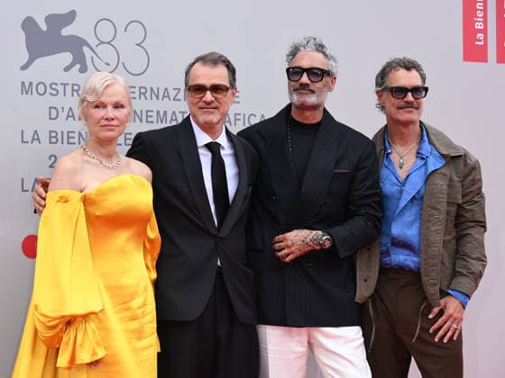 IPA88318649 - Venice, 83rd Venice International Film Festival 2026 - Night 8. Red Carpet for the film Place To Be. Featuring Murray Bartlett, Taika Waititi, Pamela Anderson, and Director KornÃ l Mundruczo  Copyright: xAlbertoxTerenghix xPoolxPhotoxEventsx08x IPA88318649