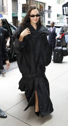 **VIDEO AVAILABLE. CONTACT PHOTODESK@INSTARIMAGES.COM TO RECEIVE.** Gal Gadot arrives at a New York hotel after appearing on the Today show at the NBC Studios Featuring: Gal Gadot Where: New York City, New York, United States When: 09 Sep 2026 Credit: Jairo Pastoressa INSTARimages EDITORIAL USE ONLY. NOT FOR USE BY NEWSPAPERS BASED IN THE UK. Copyright: xx instar56000127