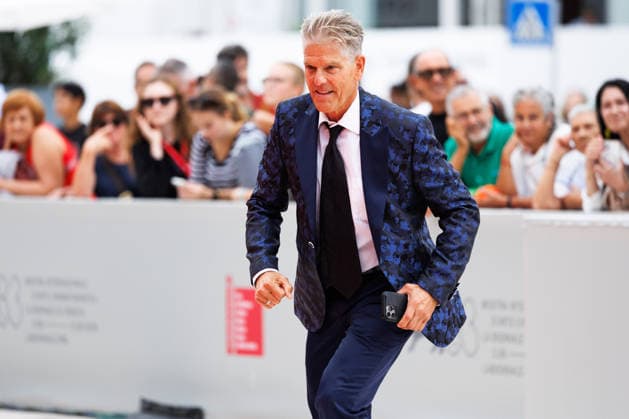 News - Dau Red Carpet - The 83rd Venice International Film Festival Clayton Norcross attends the Dau Screening during the 83rd Venice International Film Festival at Sala Grande on September 09, 2026 in Venice, Italy. Photo: Cinzia Camela. Lido di Venezia Palazzo del Cinema Italy Copyright: xCinziaxCamelax xLiveMediax LPN_2660359