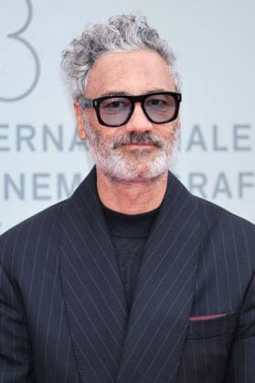 Taika Waititi at the premiere of the film *Place to Be* at the 2023 Venice Biennale—the 83rd Venice International Film Festival—in the Sala Giardino, Venice, September 9, 2026 Foto:xD.xBedrosianx xFuturexImagex place_prem_6945