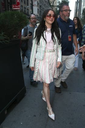 September 9, 2026: Maisie Williams arrives at the Today Show  - ZUMAh16_ 20260909_zaf_h16_005 Copyright: xDanxHerrickx
