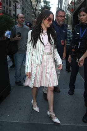 September 9, 2026: Maisie Williams arrives at the Today Show  - ZUMAh16_ 20260909_zaf_h16_009 Copyright: xDanxHerrickx