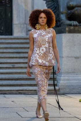 Dolores Promesas × Duyos Fashion Show in Madrid A model during the Dolores Promesas × Duyos fashion show at the National Archaeological Museum on September 9, 2026, in Madrid, Spain. This will mark the debut of Juan Duyos’s first collection as creative director of Dolores Promesas. The collection is titled Lola and is designed specifically for special occasions, celebrations, and the red carpet, reviving the most sophisticated spirit of the brand’s former Heaven line. SEPTEMBER 9, 2026 FASHION SHOW DUYOS DOLORES PROMESAS CLOTHING LOLA COLLECTION MODEL Madrid, Spain  Copyright: xRicardoxRubiox 7761686