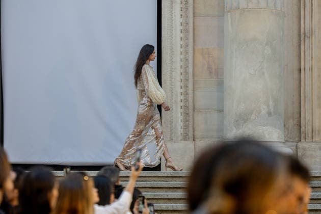 Dolores Promesas × Duyos Fashion Show in Madrid A model during the Dolores Promesas × Duyos fashion show at the National Archaeological Museum on September 9, 2026, in Madrid, Spain. This will mark the debut of Juan Duyos’s first collection as creative director of Dolores Promesas. The collection is titled Lola and is designed specifically for special occasions, celebrations, and the red carpet, reviving the most sophisticated spirit of the brand’s former Heaven line. SEPTEMBER 9, 2026 FASHION SHOW DUYOS DOLORES PROMESAS CLOTHING LOLA COLLECTION MODEL Madrid, Spain  Copyright: xRicardoxRubiox 7761687