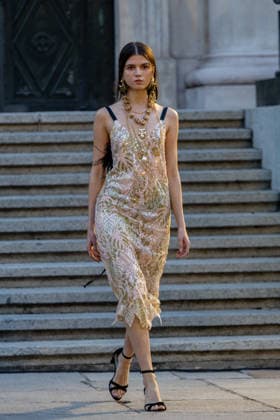 Dolores Promesas × Duyos Fashion Show in Madrid A model during the Dolores Promesas × Duyos fashion show at the National Archaeological Museum on September 9, 2026, in Madrid, Spain. This will mark the debut of Juan Duyos’s first collection as creative director of Dolores Promesas. The collection is titled Lola and is designed specifically for special occasions, celebrations, and the red carpet, reviving the most sophisticated spirit of the brand’s former Heaven line. SEPTEMBER 9, 2026 FASHION SHOW DUYOS DOLORES PROMESAS CLOTHING LOLA COLLECTION MODEL Madrid, Spain  Copyright: xRicardoxRubiox 7761688