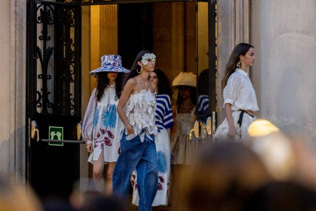 Dolores Promesas × Duyos Fashion Show in Madrid Several models during the Dolores Promesas × Duyos fashion show at the National Archaeological Museum on September 9, 2026, in Madrid, Spain. This will mark the debut of Juan Duyos’s first collection as creative director of Dolores Promesas. The collection is titled Lola and is designed specifically for special occasions, celebrations, and red-carpet events, reviving the most sophisticated spirit of the brand’s former Heaven line. SEPTEMBER 9, 2026 FASHION SHOW DUYOS DOLORES PROMESAS CLOTHING LOLA COLLECTION MODEL Madrid Madrid, Spain  Copyright: xRicardoxRubiox 7761693