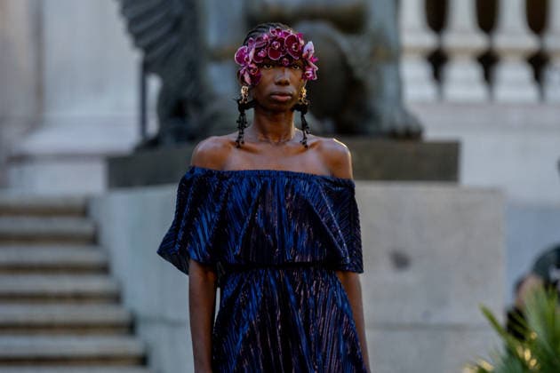 Dolores Promesas × Duyos Fashion Show in Madrid A model during the Dolores Promesas × Duyos fashion show at the National Archaeological Museum on September 9, 2026, in Madrid, Spain. This will mark the debut of Juan Duyos’s first collection as creative director of Dolores Promesas. The collection is titled Lola and is designed specifically for special occasions, celebrations, and the red carpet, reviving the most sophisticated spirit of the brand’s former Heaven line. SEPTEMBER 9, 2026 FASHION SHOW DUYOS DOLORES PROMESAS CLOTHING LOLA COLLECTION MODEL Madrid Madrid, Spain  Copyright: xRicardoxRubiox 7761732
