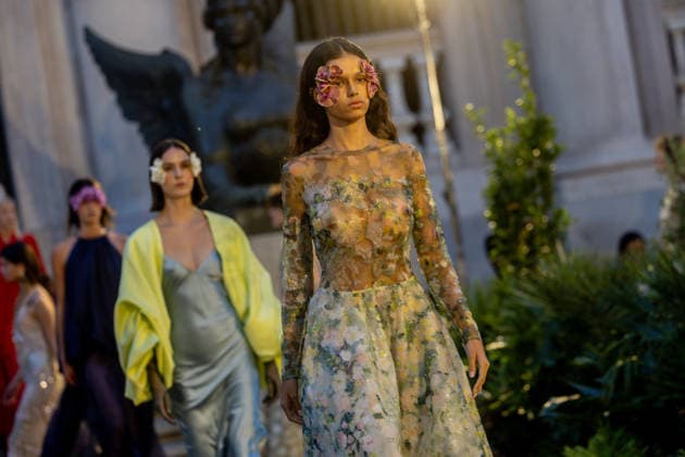 Dolores Promesas × Duyos Fashion Show in Madrid Several models during the Dolores Promesas × Duyos fashion show at the National Archaeological Museum on September 9, 2026, in Madrid, Spain. This will mark the debut of Juan Duyos’s first collection as creative director of Dolores Promesas. The collection is titled Lola and is designed specifically for special occasions, celebrations, and the red carpet, reviving the most sophisticated spirit of the brand’s former Heaven line. SEPTEMBER 9, 2026 FASHION SHOW DUYOS DOLORES PROMESAS CLOTHING LOLA COLLECTION MODEL Madrid Madrid, Spain  Copyright: xRicardoxRubiox 7761720