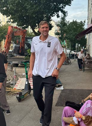 Berlin, September 9, 2026: Autograph session with Dirk Nowitzki at the ING Späti store on Kastanienallee in Berlin, as part of an ING advertising campaign for the Women s Basketball World Cup in Berlin, Germany Copyright: xMatthiasxGränzdörferx