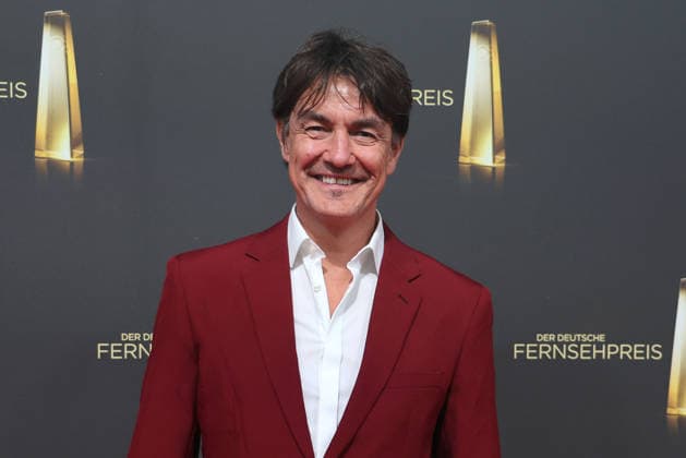 Matze Knop arrives for the annual German Television Awards (Deutscher Fernsehpreis) at the Confex Center on September 9, 2026, in Cologne, Germany—the annual German Television Awards (Deutscher Fernsehpreis) in Cologne, Germany