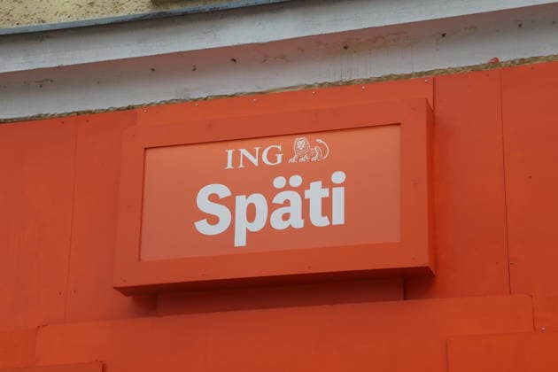 Berlin, September 9, 2026: Autograph session with Dirk Nowitzki at the ING Späti store on Kastanienallee in Berlin, as part of an ING advertising campaign for the Women’s Basketball World Cup in Berlin, Germany Copyright: xMatthiasxGränzdörferx