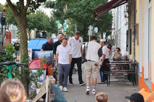 Berlin, September 9, 2026: Autograph session with Dirk Nowitzki at the ING Späti store on Kastanienallee in Berlin, as part of an ING advertising campaign for the Women’s Basketball World Cup in Berlin, Germany Copyright: xMatthiasxGränzdörferx