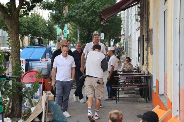 Berlin, September 9, 2026: Autograph session with Dirk Nowitzki at the ING Späti store on Kastanienallee in Berlin, as part of an ING advertising campaign for the Women’s Basketball World Cup in Berlin, Germany Copyright: xMatthiasxGränzdörferx