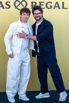Entertainment Bilder des Tages #2 Monegasque Formula 1 driver Charles Leclerc (l) challenges Spanish actor Alvaro Morte to a game of his new board game SE!ZE in Madrid during the official presentation of Chivas Regal 16. September 9, 2026. (20260909267)