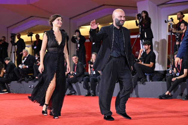 Entertainment Bilder des Tages #2 September 9, 2026, Venice, Rome, Italy: Giuliano Sangiorgi of the Negramaro group and Ilaria Macchia during the red carpet for the film The Fire That You Carry Inside, 83rd Venice Film Festival. Venice, September 9, 2026 Venice Italy  - ZUMAa289 20260909_zia_a289_460 Copyright: xMariaxLauraxAntonellix xAgfx
