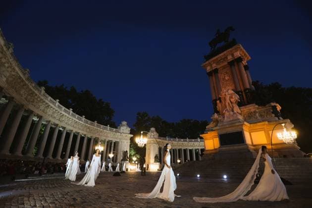 September 9, 2026: September 9, 2026 (Madrid) Parade on the occasion of the World Fashion Week in Madrid by the designer Silvia Fernandez in the vicinity of the Monument of Alfonso XII in the heart of the Retiro Garden of the capital of Spain. - ZUMAc161 20260909_zap_c161_015 Copyright: xLorenzoxCarnerox