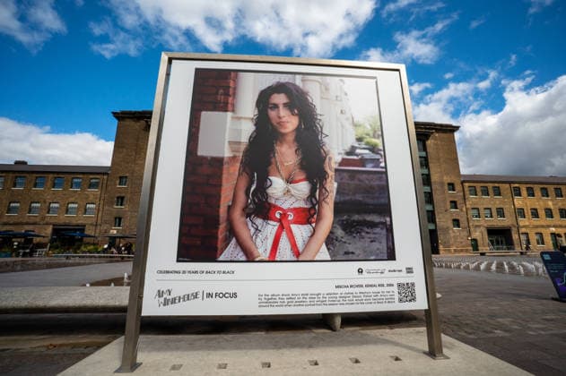 Amy Winehouse in Focus Free Exhibition Kings Cross in London, UK - 9 SEP2026. A portrait of Amy Winehouse by photographer Mischa Richter, taken in 2006, seen displayed as part of the ‘Amy Winehouse. Visitors view ‘Amy Winehouse: In Focus’, a free outdoor photography exhibition at Granary Square and King’s Boulevard in King’s Cross, London. The exhibition features defining and previously unseen photographs of the late singer, offering an intimate portrait of her life and career and marking 20 years since the release of her acclaimed album ‘Back to Black’. The exhibition runs from 1 September to 15 October 2026. London United Kingdom Copyright: xJamesxWilloughbyx xSOPAxImagesx JWILLOUGHBY_3328