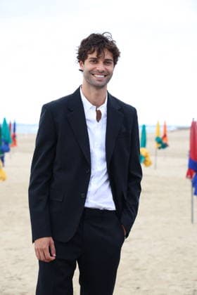 Liam Hellmann at the photocall for the film *Only What We Carry* during the 52nd edition of the Deauville American Film Festival on September 9, 2026. Denis Guignebourg, Bestimage. Photocall for the film *Only What We Carry* at the 52nd edition of the Deauville American Film Festival on September 9, 2026, Deauville, France  Copyright: xDenisxGuignebourgx xBestimagexDenisxGuignebourgx xBestimagex