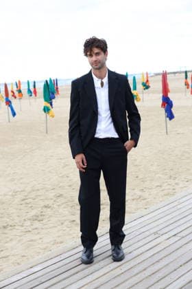 Liam Hellmann at the photocall for the film *Only What We Carry* during the 52nd edition of the Deauville American Film Festival on September 9, 2026. Denis Guignebourg, Bestimage. Photocall for the film *Only What We Carry* at the 52nd edition of the Deauville American Film Festival on September 9, 2026, Deauville, France  Copyright: xDenisxGuignebourgx xBestimagexDenisxGuignebourgx xBestimagex