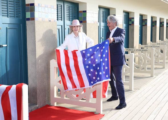 Faye Dunaway unveiled her cabin sign in Deauville, alongside Philippe Augier, the city’s mayor, following her Deauville Icon Award at the 52nd edition of the Deauville American Film Festival on September 9, 2026. Denis Guignebourg, Bestimage. Faye Dunaway unveiled her cabin sign in Deauville after receiving her Deauville Icon Award at the 52nd edition of the American Film Festival on September 9, 2026, Deauville, France  Copyright: xDenisxGuignebourgx xBestimagexDenisxGuignebourgx xBestimagex