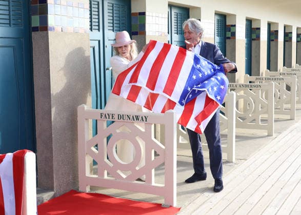 Faye Dunaway unveiled her cabin sign in Deauville, alongside Philippe Augier, the city’s mayor, following her Deauville Icon Award at the 52nd edition of the Deauville American Film Festival on September 9, 2026. Denis Guignebourg, Bestimage. Faye Dunaway unveiled her cabin sign in Deauville after receiving her Deauville Icon Award at the 52nd edition of the American Film Festival on September 9, 2026, Deauville, France  Copyright: xDenisxGuignebourgx xBestimagexDenisxGuignebourgx xBestimagex
