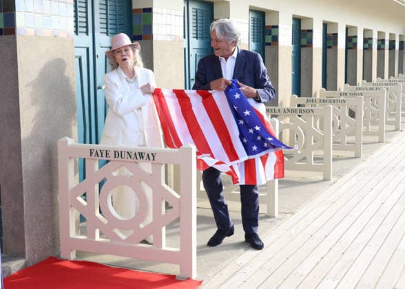 Faye Dunaway unveiled her cabin sign in Deauville, alongside Philippe Augier, the city’s mayor, following her Deauville Icon Award at the 52nd edition of the Deauville American Film Festival on September 9, 2026. Denis Guignebourg, Bestimage. Faye Dunaway unveiled her cabin sign in Deauville after receiving her Deauville Icon Award at the 52nd edition of the American Film Festival on September 9, 2026, Deauville, France  Copyright: xDenisxGuignebourgx xBestimagexDenisxGuignebourgx xBestimagex