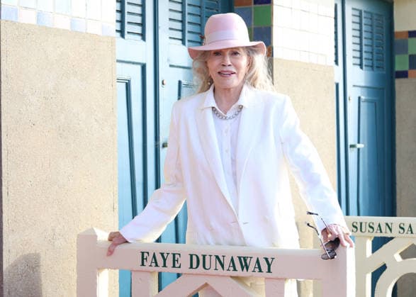 Faye Dunaway unveiled her cabin sign in Deauville after receiving the Deauville Icon Award at the 52nd edition of the Deauville American Film Festival on September 9, 2026. Denis Guignebourg, Bestimage. Faye Dunaway unveiled her cabin sign in Deauville after receiving the Deauville Icon Award at the 52nd edition of the Deauville American Film Festival on September 9, 2026, in Deauville, France  Copyright: xDenisxGuignebourgx xBestimagexDenisxGuignebourgx xBestimagex