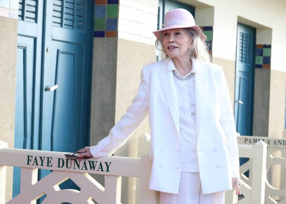 Faye Dunaway unveiled her cabin sign in Deauville after receiving the Deauville Icon Award at the 52nd edition of the Deauville American Film Festival on September 9, 2026. Denis Guignebourg, Bestimage. Faye Dunaway unveiled her cabin sign in Deauville after receiving the Deauville Icon Award at the 52nd edition of the Deauville American Film Festival on September 9, 2026, in Deauville, France  Copyright: xDenisxGuignebourgx xBestimagexDenisxGuignebourgx xBestimagex