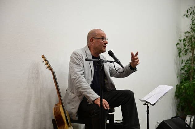 Stephan Krawczyk at the concert and reading Gelöste Stimmen: GDR Fates in Stories and Songs at Sankt Wenzeslaus Abbey in Markersdorf (Jauernick Buschbach), September 9, 2026 Copyright: xMatthiasxWehnertx