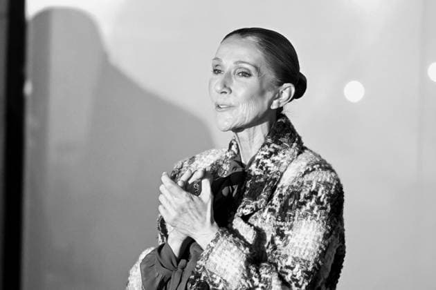 Céline Dion, returning from an intense rehearsal session, takes the time to greet her fans in front of the Royal Monceau hotel in Paris on September 9, 2026. Lionel Urman, Bestimage 1. Céline Dion, back from an intense rehearsal session, takes the time to greet her fans in front of the Royal Monceau hotel in Paris on September 9, 2026 PARIS, France  Copyright: xLIONELxURMANxx xBESTIMAGExLIONELxURMANxx xBESTIMAGEx